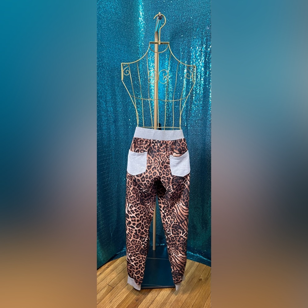 Leopard Jogger - Picture 2 of 2
